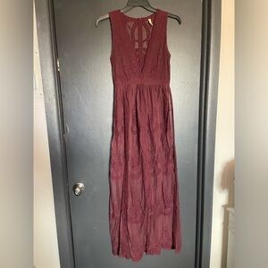 Elegant Burgundy Maxi Dress